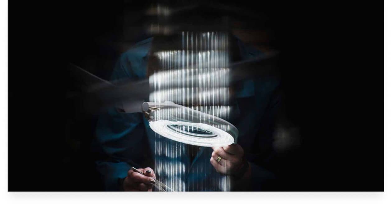 Why do most mics out there share the same fixed gauge mesh head form?